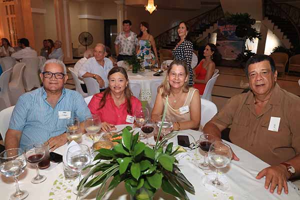 Julio Daza, Clarita Palacio, Antonio Sánchez, Viki Fuentes.