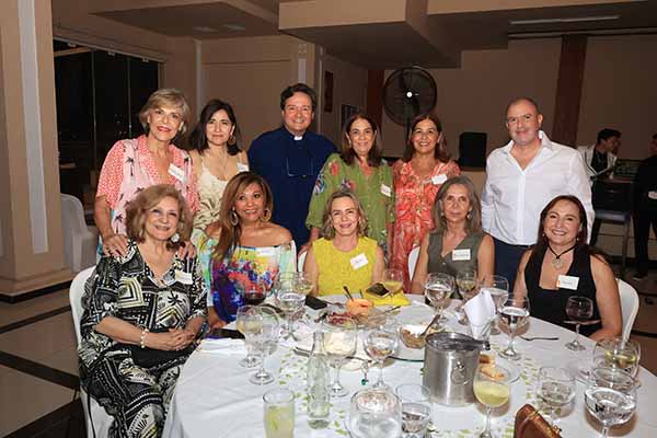 María del Carmen Olarte, Merce Dávila, Martina Malcun, Inés Vives, Roxana Manrique, Claudia Solano, Patricia Ponce, Miguel Ángel Arévalo, Chechi Solano, Ana Luz Solano, Jaime Lozano.