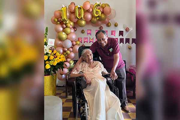 Dona rodeada de cariño de su hijo el Licenciado y Supervisor Educativo en Santa Marta, Adel Bolaños. 