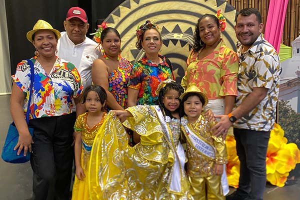 Niños y niñas de distintas instituciones educativas de Santa Marta participan en los procesos culturales y pedagógicos del Carnaval de los Niños “Entre la sierra y el mar”, liderado por la Fundación Luna del Mar. Foto Fundación Luna del Mar 