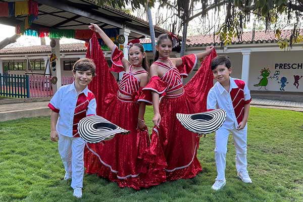 Joaquín Campo Miranda, María Paulina Noguera, Violeta Vargas junto a Antonio Ávila. Joaquín Campo Miranda, María Paulina Noguera, Violeta VargasJoaquín Campo Miranda, María Paulina Noguera, Violeta Vargas junto a Antonio Ávila. junto a Antonio Ávila.