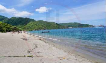 Playa Bahía Concha, un rincón accesible donde la serenidad del Caribe se fusiona con la naturaleza virgen del Parque Tayrona. Derechos Reservados/ELINFORMADOR