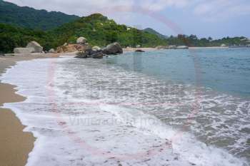 Playa La Piscina, donde las aguas tranquilas y la naturaleza se unen en el Parque Tayrona. Derechos Reservados/ELINFORMADOR
