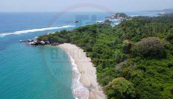Playa Nudista es un refugio natural donde la majestuosidad de la Sierra Nevada se encuentra con la inmensidad del mar Caribe. Derechos Reservados/ELINFORMADOR
