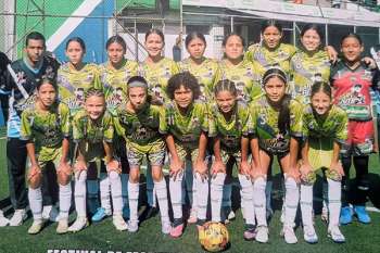 Equipo femenino de Taganga FC que represento al Magdalena en el torneo Babyfútbol realizado en Medellín. Foto cortesía Taganga FC 