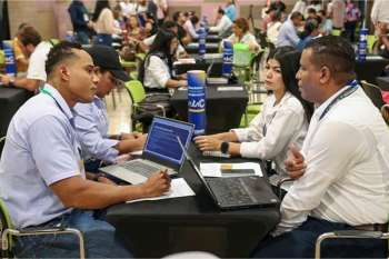 Afiliados reciben beneficios y acompañamiento en los programas de la Cámara de Comercio de Santa Marta, que impulsa el crecimiento de emprendedores y PyMEs. Crédito: Foto archivo Cámara de Comercio de Santa Marta.