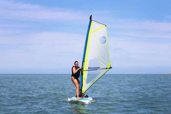 Deportes como el WInsurf y el paddle ganan protagonismo entre las experiencias turísticas en Santa Marta, impulsando el tDeportes como el WInsurf y el paddle ganan protagonismo entre las experiencias turísticas en Santa Marta, impulsando el turismo sostenible. Foto cortesíaurismo sostenible. Foto cortesía