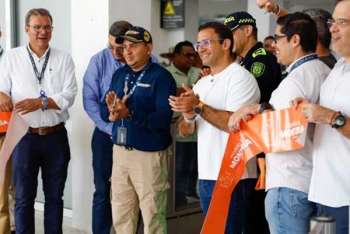 Alcalde de Montería Hugo Kerguelén con funcionarios y policía nacional. Foto Alcaldía de Montería  