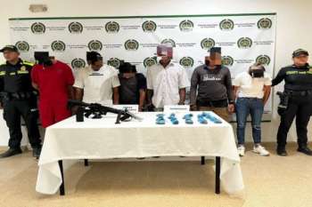 Los capturados y los elementos incautados fueron dejados a disposición de la Fiscalía General de la Nación por los delitos de concierto para delinquir para homicidio, fabricación y porte de armas de fuego, y tráfico de estupefacientes. Foto Policía Nacional
