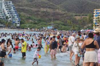 Playa del Rodadero con gran afluencia de turistas. Foto todos los derechos reservados EL INFORMADOR