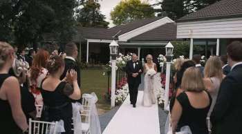 Las invitaciones impresas para convidar a fiestas particulares o eventos familiares han caído bastante en desuso salvo algunos acontecimientos de cierta importancia, como las bodas y otros actos familiares relevantes.