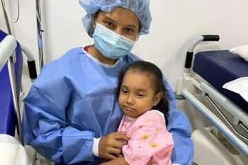 Las voluntarias son señoras quienes donan su tiempo y esfuerzo a la fundación sin esperar nada a cambio, con la esperanza de cambiar la vida a través de la cirugía.