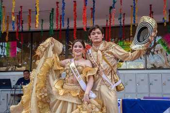 Sarah Gutiérrez Gónima Reina del Colegio Bilingüe y Rey Momo Ricardo Soto  Bornacelly